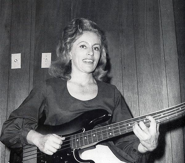 HOAX – Industry Source: Nikki Sixx’s Bass Parts On MÖTLEY CRÜE’s Studio Albums Were Played By Carol Kaye