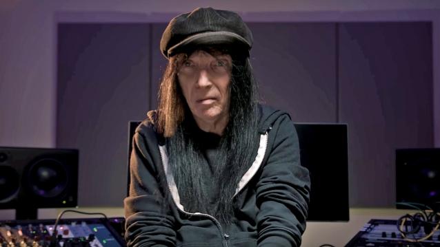 MICK MARS Left MÖTLEY CRÜE Due to “Irreconcilable Differences” Because Every Show Was Pre-Recorded