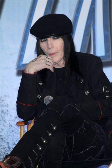 Mick Mars Is Pushing Through The Pain: “As long as my brain and my hands and legs work, I’m never stopping!”
