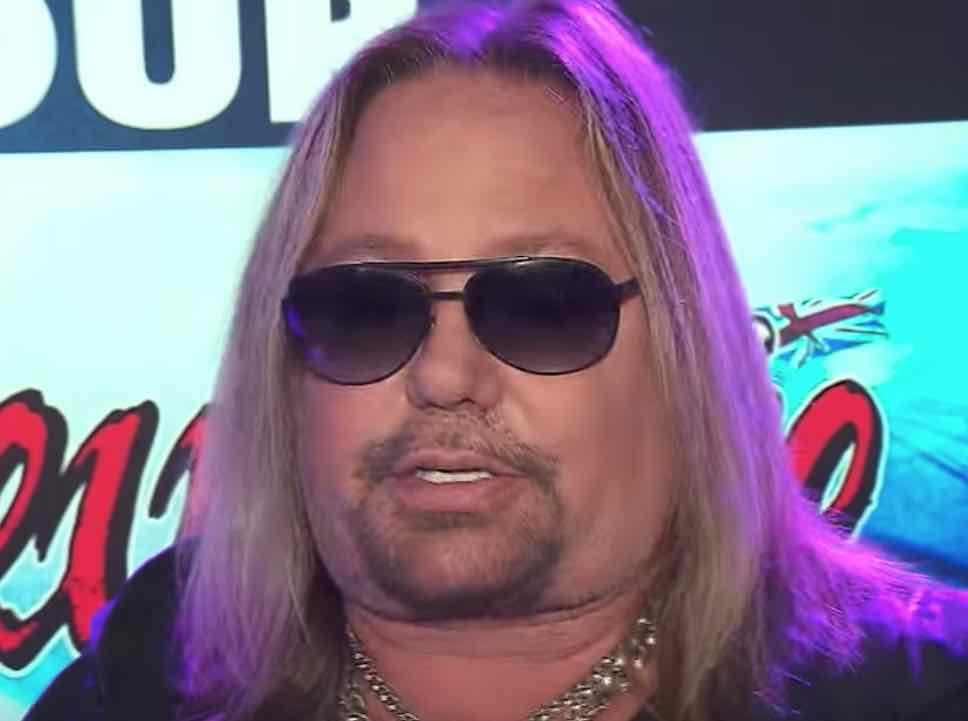 MÖTLEY CRÜE Can’t Fire Vince Neil, So They Will “Prop Him Up” In Studio With “Ghost Vocalist”
