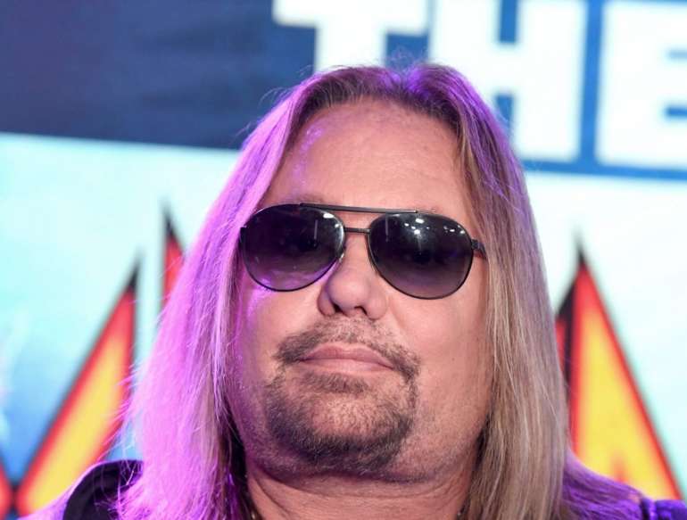 MÖTLEY CRÜE Fans Want Vince Neil Replaced on Future Tours: “Vince is Lousy & A Total Disappointment” (UPDATED)